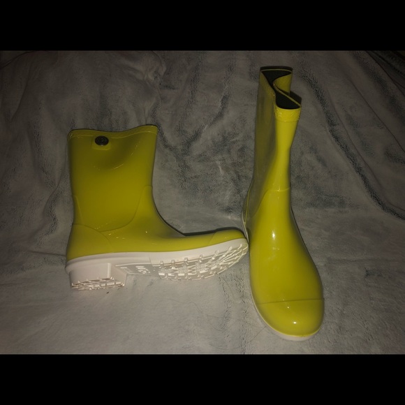 Ugg Rainboots - Picture 4 of 5